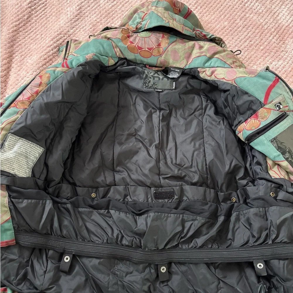 Roxy Patterned Ski Jacket - Picture 3 of 9